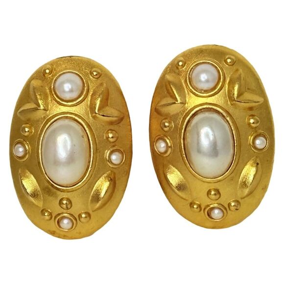 White Pearl Cabochon Clip On Button Earrings Brushed Gold Tone Cut Out - Picture 1 of 9